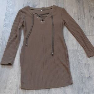 Green long sleeve drawstring dress